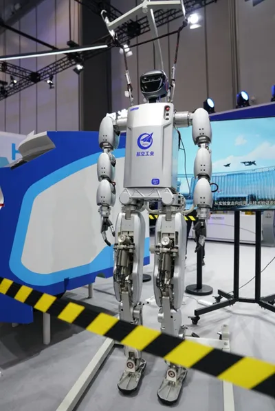 AVIC's Fengxing-001 Humanoid Debuts for Aviation Manufacturing