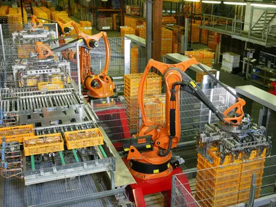 Robot Orders Rise 4.3% in Q2 as Electronics, Cobots Lead