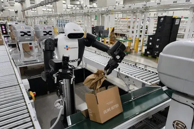 CJ Logistics Puts Humanoid Robots on a Live Packing Line